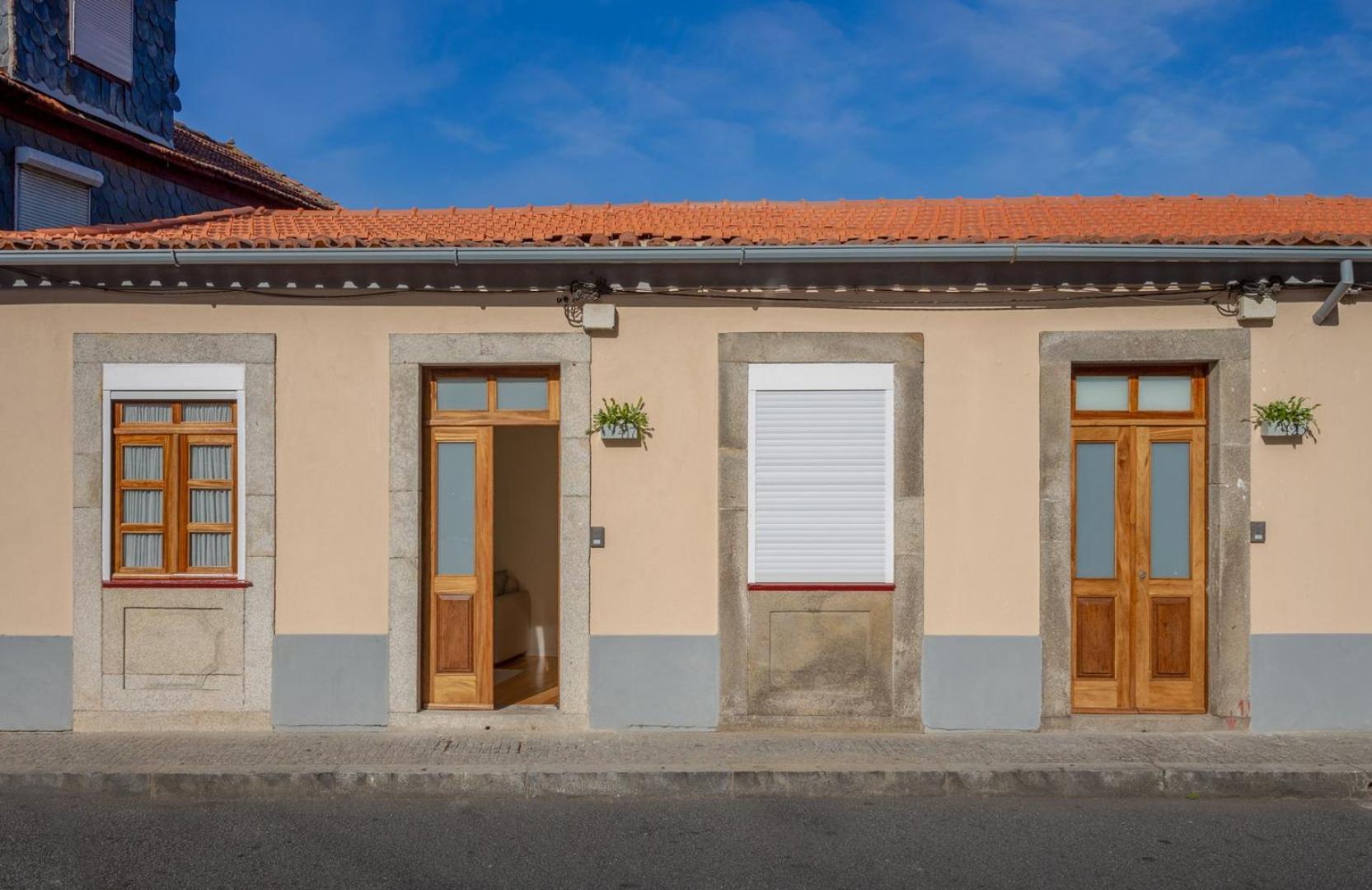 Guestready - Catorze De Outubro Houses II ヴィラ・ノヴァ・デ・ガイア エクステリア 写真